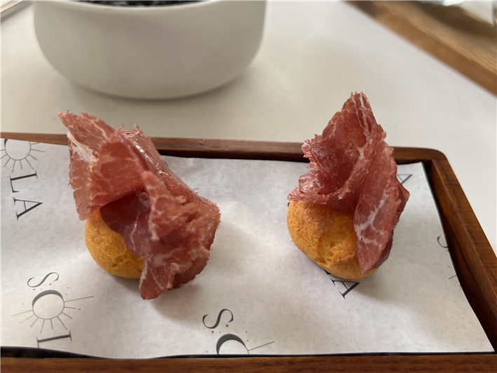 cheese and ham canapé